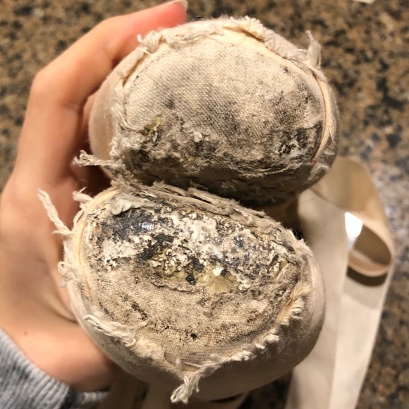 Old used pointe shoes - Picture 13 of 14
